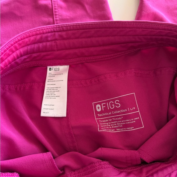 FIGS Raspberry Sorbet Scrub Set with Blue Drawstring- Large - Picture 4 of 5